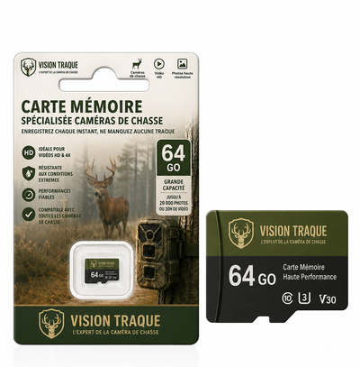 Blister de la carte mémoire 64 Go Vision Traque pour caméra de chasse, présenté à côté de la carte microSD